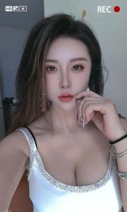 大奶翘臀御姐范