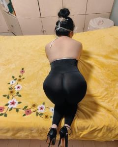 深喉大臀熟女