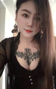 大波翘臀三通熟女