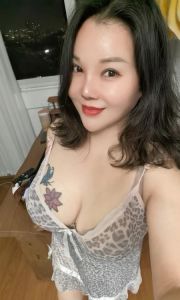 大胸肥臀溪蔓骚姐
