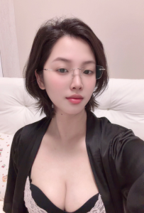 上城反差明媚儿