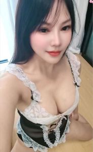 滑嫩肤白大胸小英