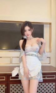 性感苗条大奶老师