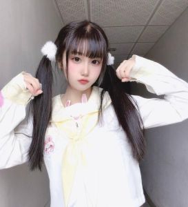 清纯二次元颜值嫩妹
