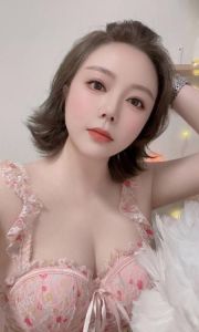 丰满胸大风骚妹子