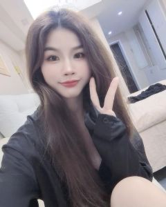 笑容甜美大长腿