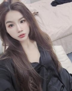 笑容甜美大长腿