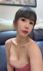 南山童颜巨乳美少妇