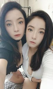 双胞胎姐妹