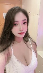性感大胸奶瓶