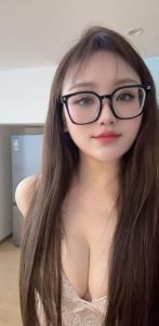 大胸易高潮小甜甜