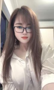 大胸眼镜御姐