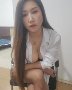 梅花园气质少妇