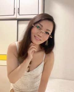 眼镜少妇老师