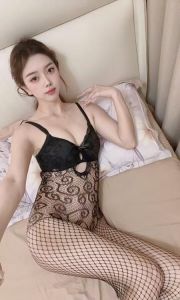 黑丝诱惑小美女