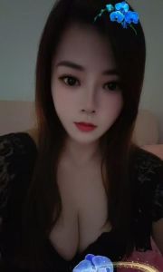 大奶子美腿少妇