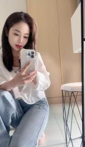 短发美乳御姐