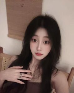 江岸清纯可爱美少女