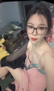 铁西眼镜气质美女