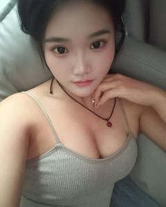 肥臀大奶美女