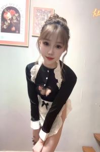 武侯美乳纹身妹小井