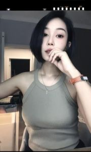 短发气质御姐