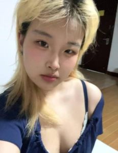 新人妹妹小穴紧水多