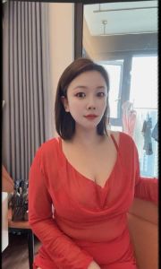 雨花大胸妖姬
