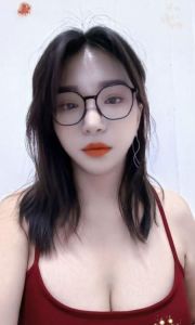上城戴眼镜的骚妇