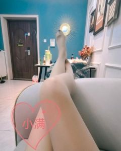 龙首黑丝袜小满