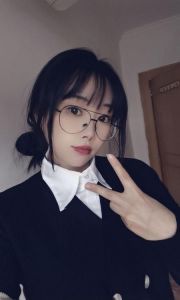 眼镜妹萌萌