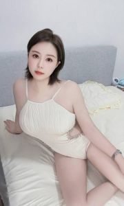 大胸服务系短发妹子