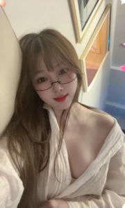 八爪椅明艳少妇