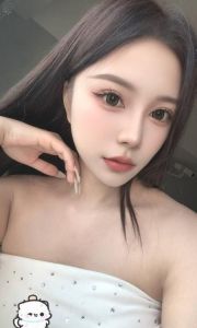 园区性感肤白貌美静静