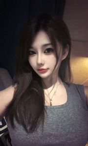 E杯依依可舌吻