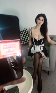 东站大奶风骚女仆
