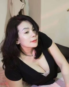 大胸骚货熟女