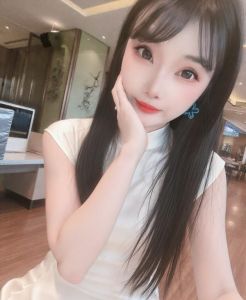 长腿模特兼职能舌吻