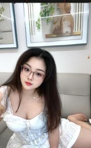 成华区广东眼镜妹