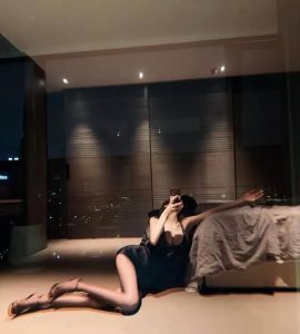 黑丝制服美足御姐cc