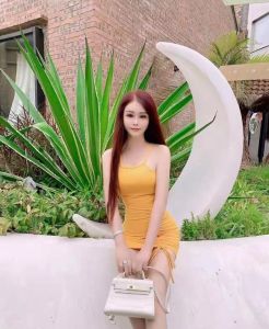 腰细臀翘颜值嫩妹
