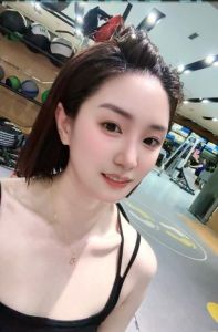 天河蜜桃臀姐姐