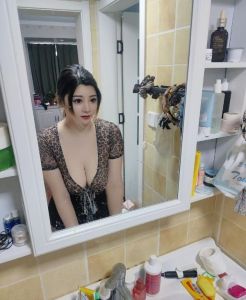 新茶 · 大奶小妮子-老司机亲测