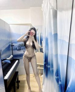 极品 · 完美身材大胸颜值老师-懂的都懂