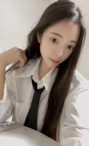 中项口爆极品美女