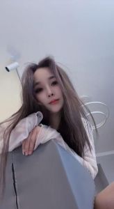 极品 · 可舌吻骨感美女-高分推荐