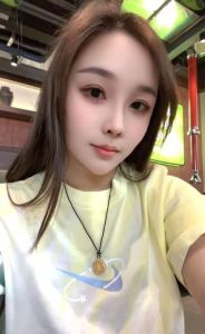 极品 · 可舌吻骨感美女-高分推荐