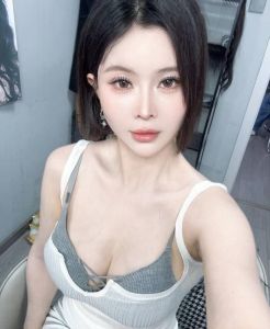 极品 · 白虎一线天翘臀曦瑶 (精品推荐)