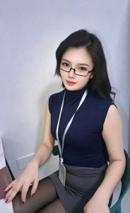 新茶 · 兼职闷骚眼镜御姐-强烈安利