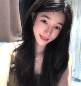 验证 · 高颜翘臀腿模水多多 (近期热门)